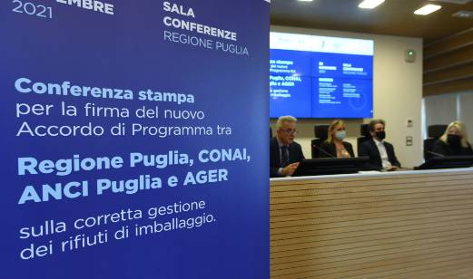 Rifiuti: firmato il nuovo Accordo di Programma tra Conai, Regione Puglia, Anci Puglia e Ager