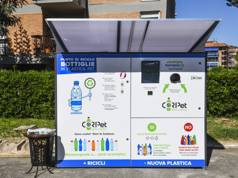  Etruria Retail e Coripet insieme per il riciclo delle bottiglie in PET