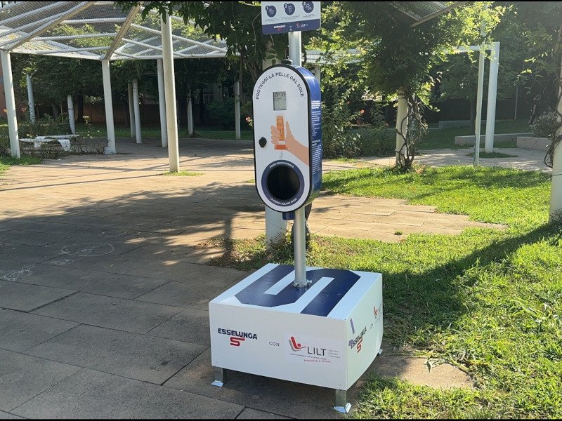 dispenser esselunga crema solare