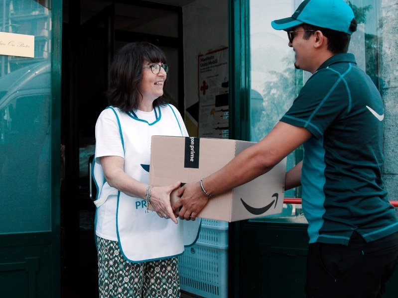 Amazon: oltre 10 milioni di euro in donazioni per supportare la comunità