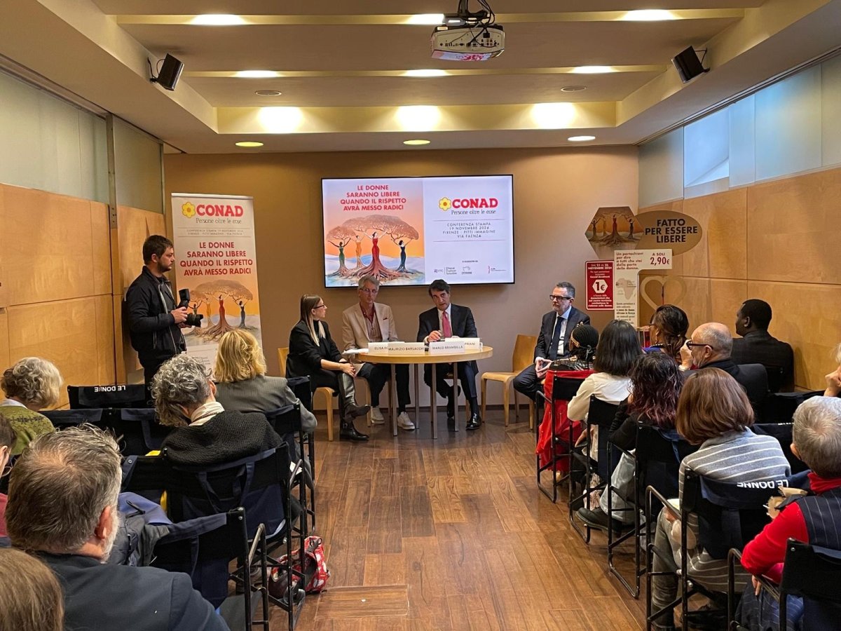 Conad Nord Ovest e Ethical Fashion Initiative: Un portachiavi per sostenere le donne vittime di violenza