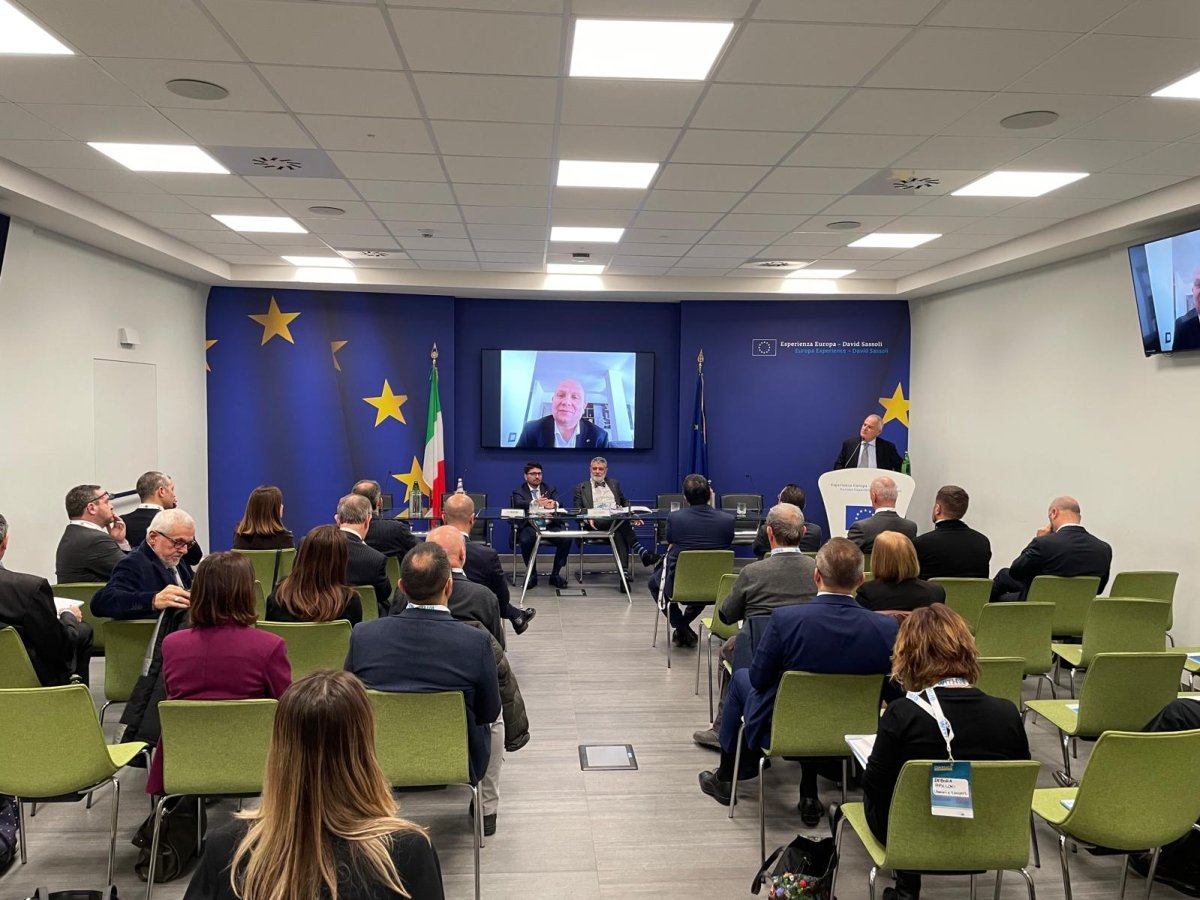Logistica e Trasporti: sfide per l’alta velocità, i truck Elettrici e i canali marittimi