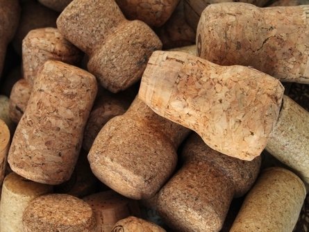 Amorim Cork Italia lancia HELIX 2.0: il tappo in sughero pratico e sostenbile