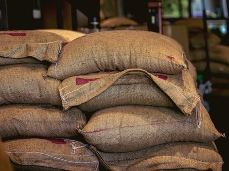 Mediocredito Centrale: 50 milioni per la filiera del caffè