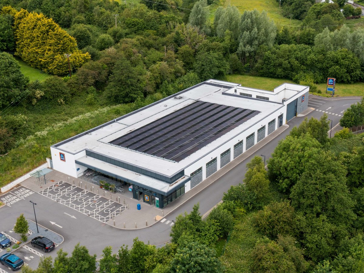Aldi accelera la decarbonizzazione del retail con una strategia energetica distribuita