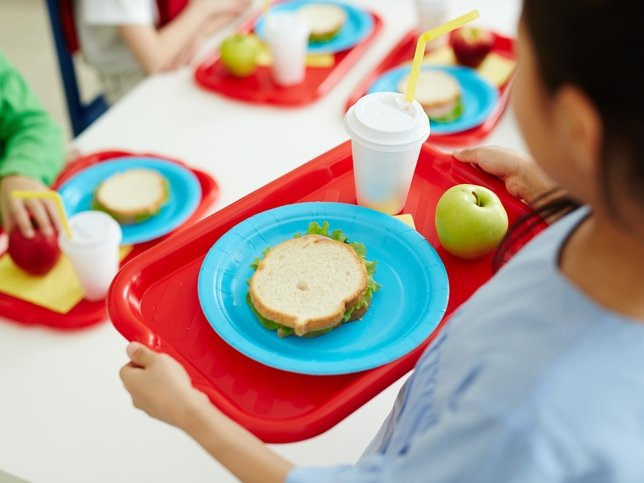 Spreco alimentare: il progetto MenSana di PlanEat dimezza gli avanzi nelle mense scolastiche