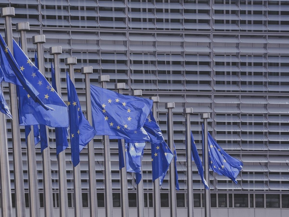 Il Parlamento europeo alleggerisce la rendicontazione ESG: cosa cambia per il retail italiano