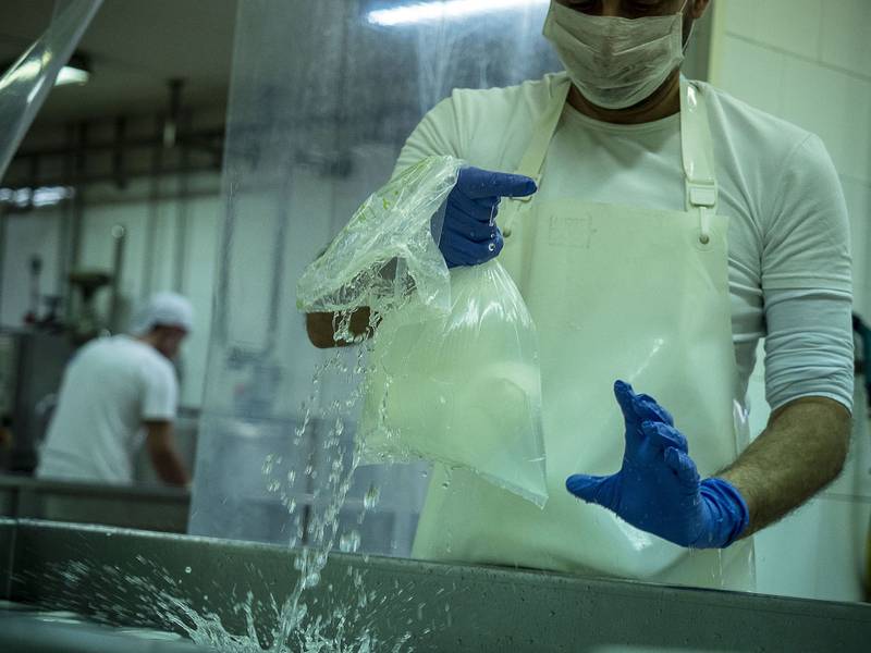 Dalle terre di Don Peppe Diana la mozzarella in busta biodegradabile Mater-Bi