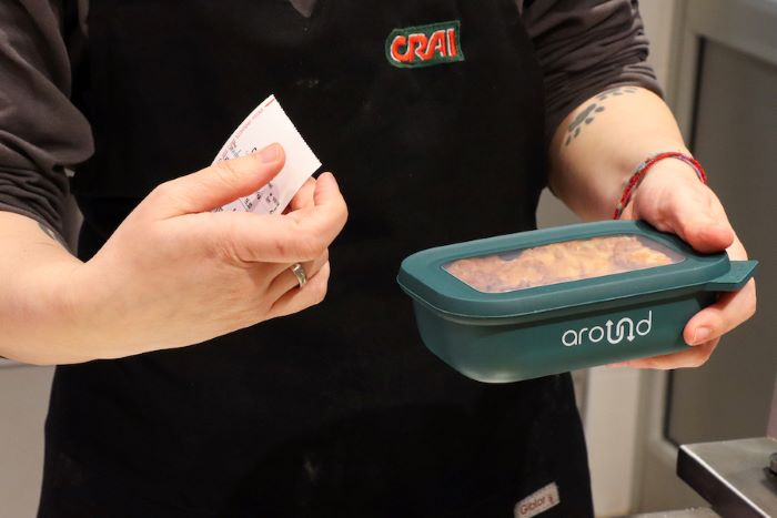 Codè Crai Ovest utilizza i contenitori riutilizzabili, al posto di quelli monouso