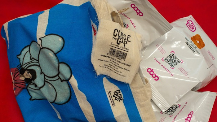 Il packaging dei biscotti a marchio Coop sostiene le donne