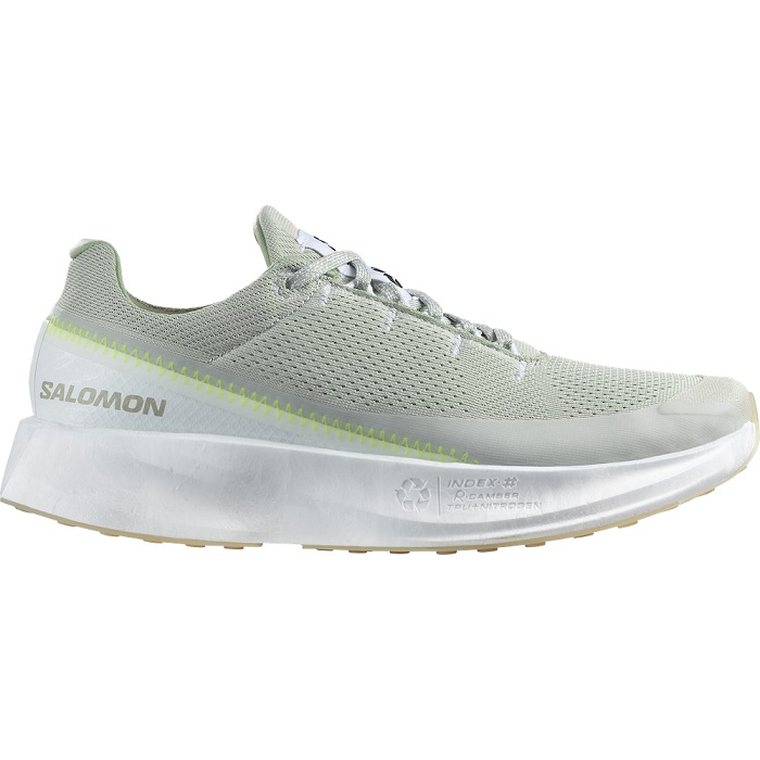 La scarpa da corsa riciclabile Index.02 e la linea di abbigliamento RunLife rappresentano l'impegno di Salomon per il design circolare