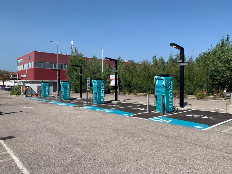 Aprono 4 stazioni di ricarica Electra negli shopping center Scc-Lsgi Italia