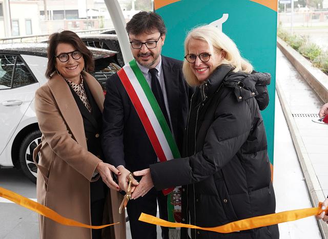 Volkswagen ed Enel X Way lanciano Ewiva 