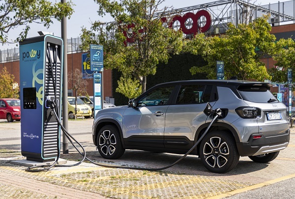 Continuano le installazioni di colonnine elettriche Powy nel retail