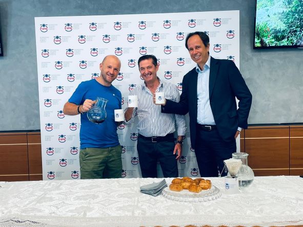 Un tour in bicicletta per salvare il caffè di qualità