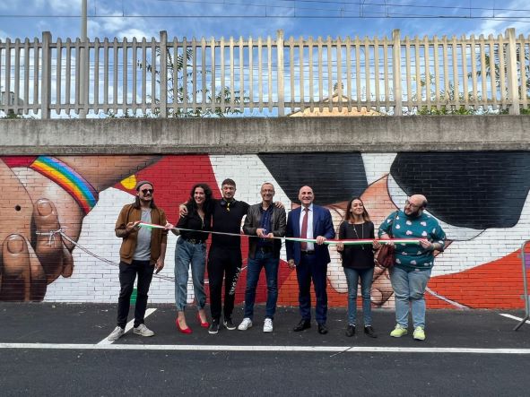 A Pesaro taglio del nastro per il murales antismog 