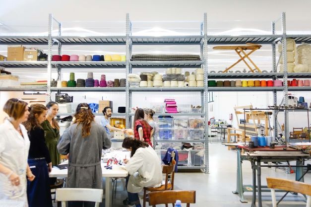 Museo del Tessuto: workshop internazionale per la tradizione artigianale tessile sostenibile