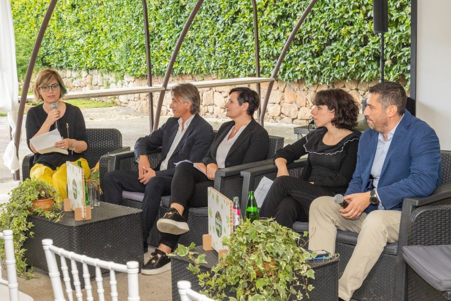 Mosaico Verde: riqualificati oltre 3 milioni di mq di aree verdi, per territori più resilienti e oasi di biodiversità per le api
