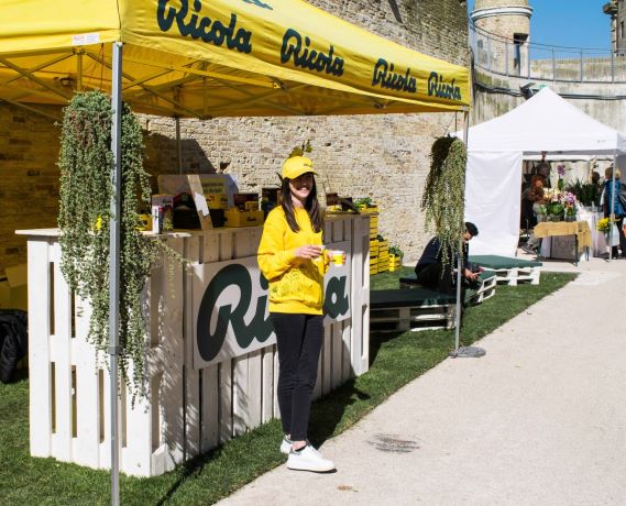 Ricola accompagna il Flower Show 2023 con l'originale caramella con 13 erbe alpine svizzere