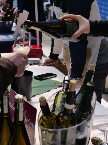 Viniamo + Wine &amp; Sound: dal 17 al 19 giugno in Piazza Città di Lombardia a Milano