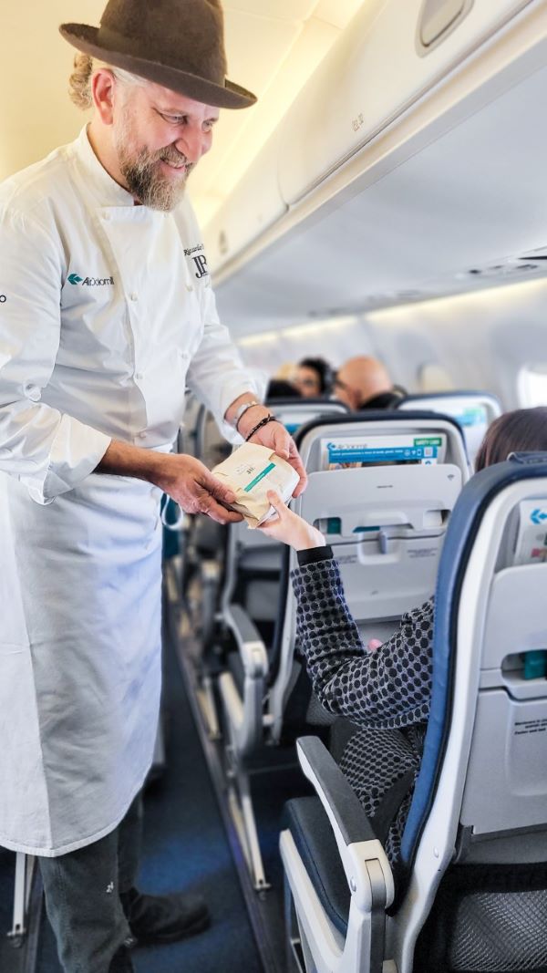 Bergader Italia è compagna di viaggio di Air Dolomiti con lo chef Riccardo De Pra