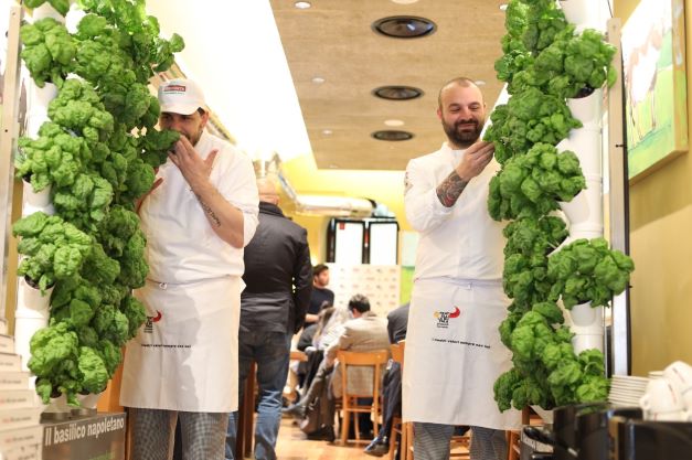 Fratelli La Bufala, il gruppo da 25 milioni di fatturato, celebra 20 anni