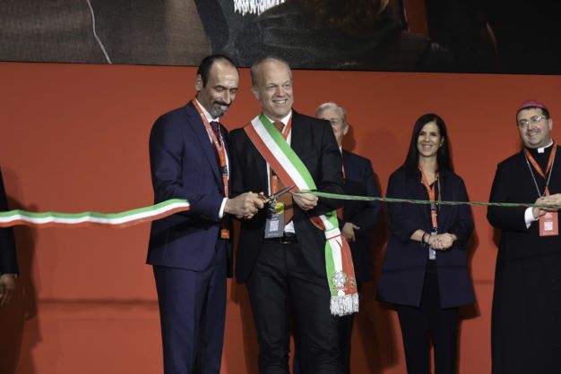 Taglio del nastro allo stabilimento Coca-Cola Hbc di Gaglianico: un innovativo polo di sostenibilità dedicato alla produzione di bottiglie in plastica riciclata