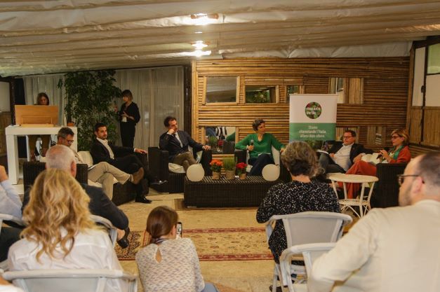 Campagna Mosaico Verde: superato l’obiettivo di mettere a dimora in Italia 300.000 alberi per dare ossigeno ai territori e contrastare i cambiamenti climatici