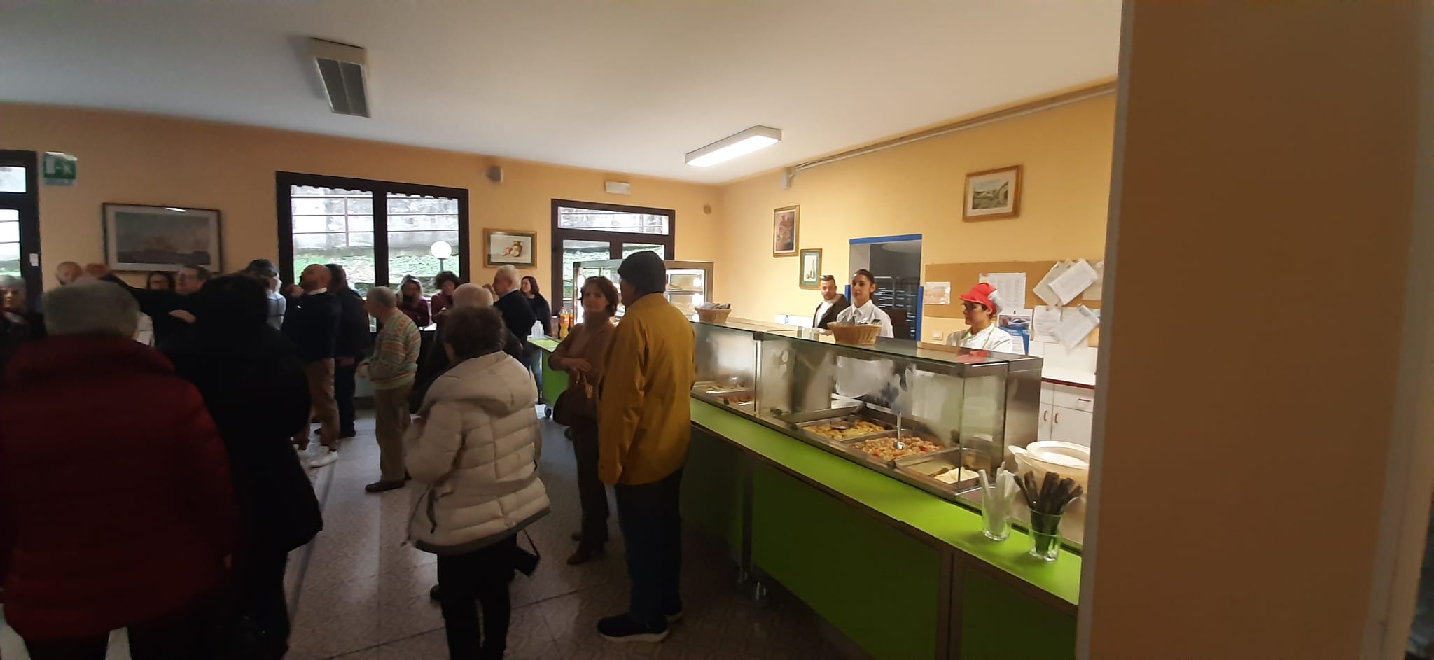 A Desenzano del Garda il Comune, in collaborazione con Dussmann Service, riapre la mensa sociale per gli anziani