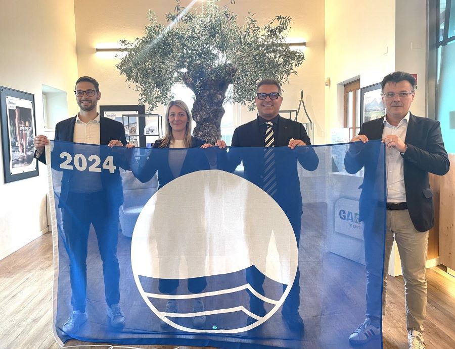 Il Garda Trentino è ancora più blu con le “bandiere” di Tenno e Vallelaghi