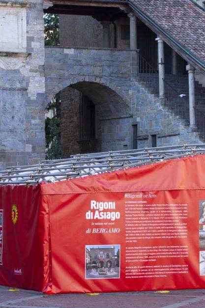 Rigoni di Asiago e la partenza del restauro di fontana Contarini a Bergamo