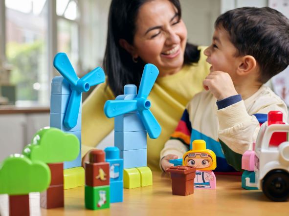 Continua la collaborazione tra Mattel e Busy Bees