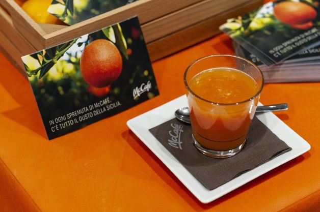 Torna nei McCafé di McDonald’s l’Arancia Rossa di Sicilia Igp