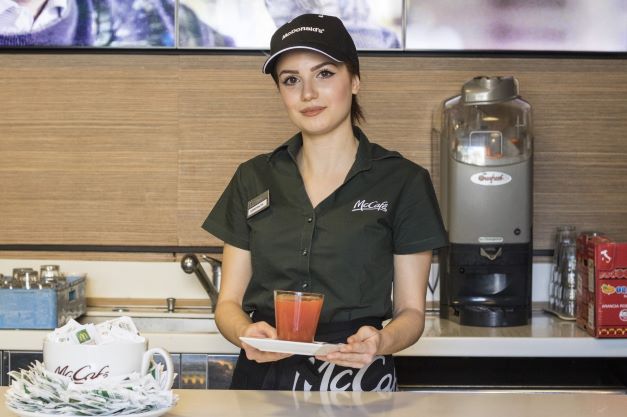 Torna nei McCafé di McDonald’s l’Arancia Rossa di Sicilia Igp