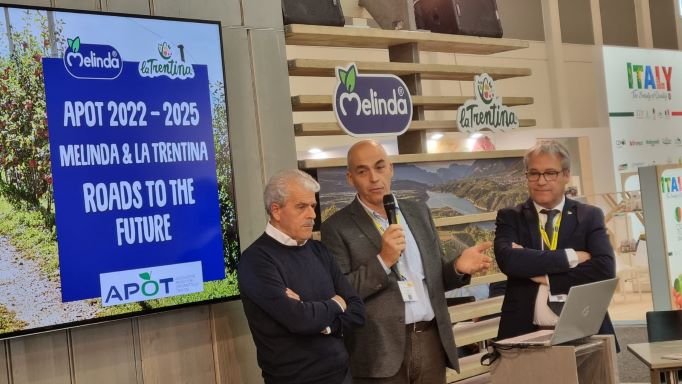 A Fruit Logistica presentato il nuovo piano triennale di crescita per rafforzare il “sistema Apot”