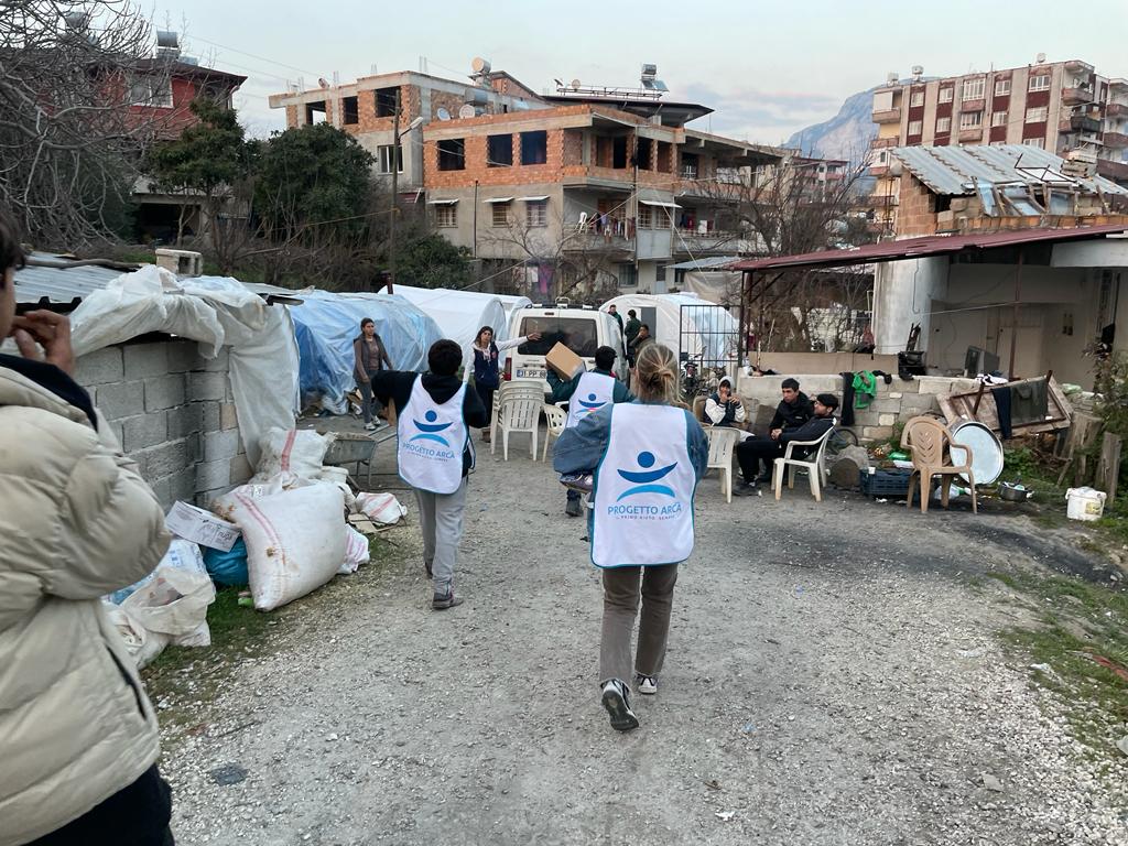 Alfonsino delivery e Progetto Arca insieme per portare cibo e beni di prima necessità alle vittime del terremoto in Turchia