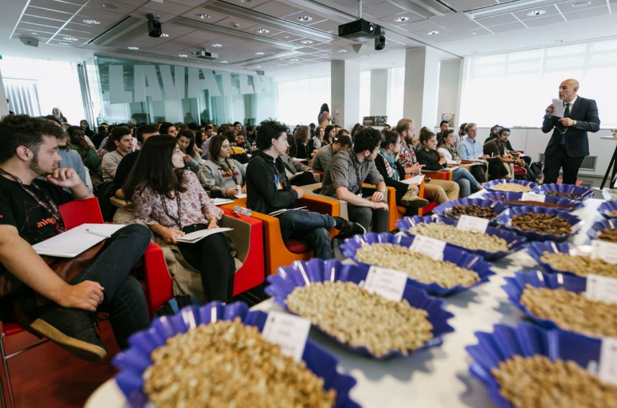 Gli studenti dell’Unisg di Pollenzo tornano al training center Lavazza per partecipare alla 20° edizione del viaggio tematico sul caffe’