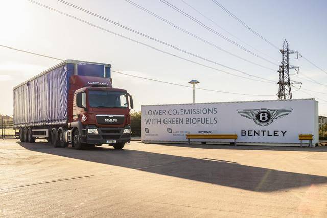 Il primo anniversario dell'iniziativa green fuel presso la sede di Bentley a Crewe