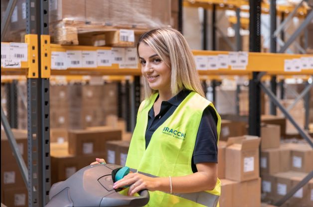 In Bracchi cento assunzioni nei primi mesi del 2022, la logistica diventa rosa