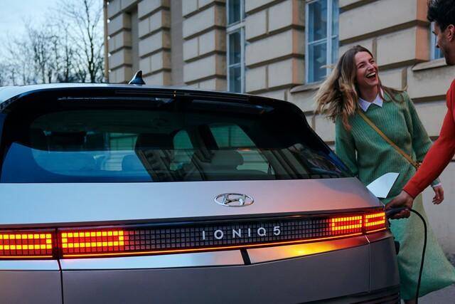 Hyundai consente ai clienti di ricaricare con energia verde