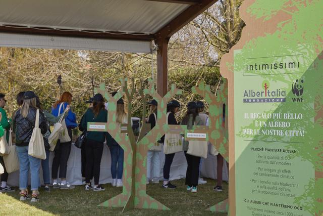 Intimissimi e Alberitalia insieme, con clienti e dipendenti, per un progetto di riforestazione urbana