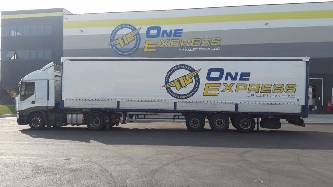 One Express in collaborazione con Progetto Natù lancia "One Forest": un albero per il futuro