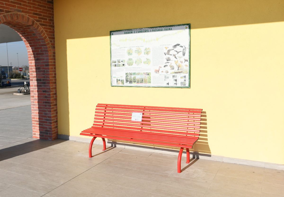 Chef Express: panchine rosse nelle aree di servizio A35 Brebemi - Aleatica