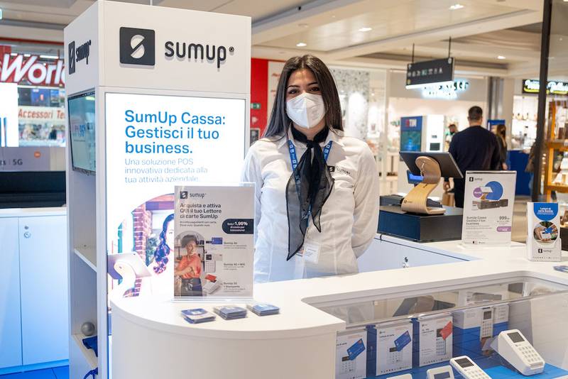 SumUp lancia il conto aziendale gratuito per i commercianti ed espande la rete di distrubuzione