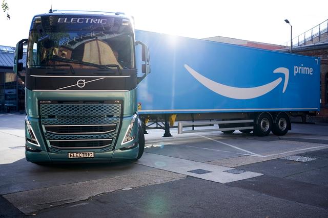 Volvo fornirà ad Amazon 20 camion elettrici per impieghi pesanti 
