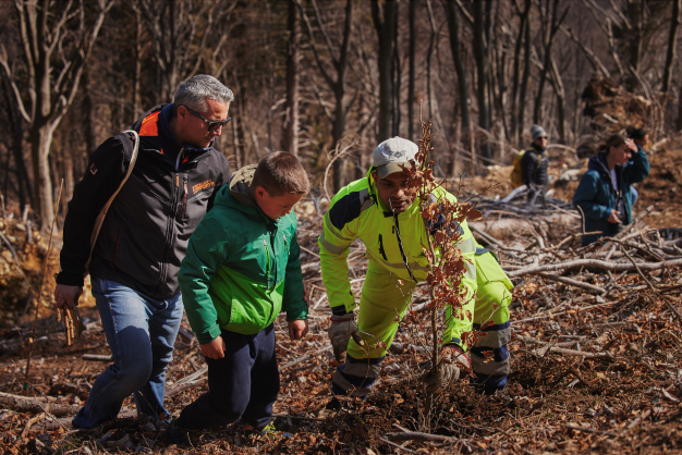 Zeiss: la piantumazione di 175 alberi nel Parco regionale del Campo dei Fiori a Varese inaugura un nuovo impegno dell’azienda