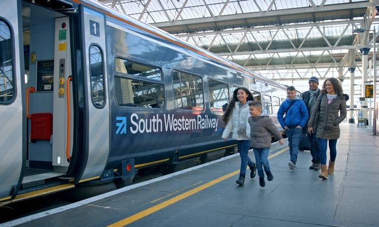 Sondaggio evo rail/Ipsos: i giovani preferiscono il treno se a bordo c'è un Wi-Fi veloce e affidabile
