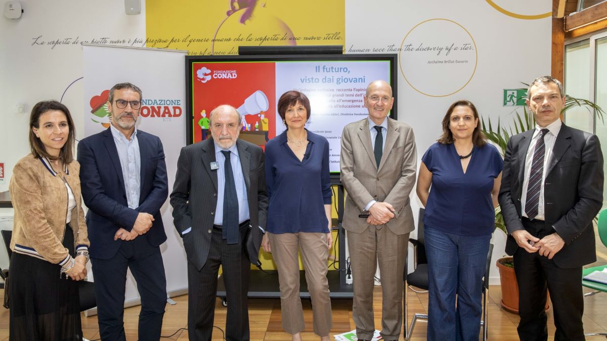 Il futuro visto dai giovani: l'indagine di Fondazione Conad Ets
