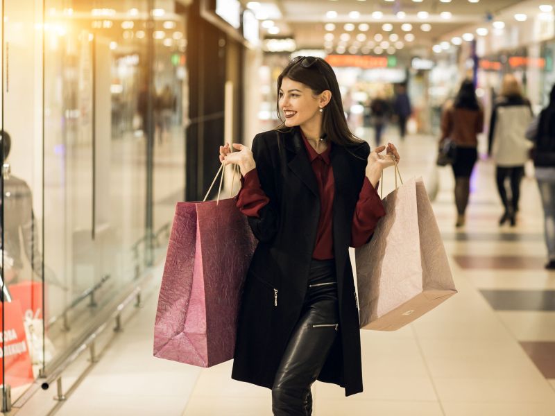 9 italiani su 10 preferiscono acquistare nei negozi fisici