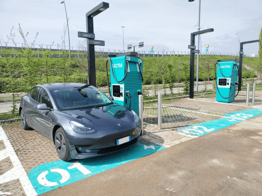 Al centro commerciale Le Due Torri (Bergamo), Electra apre una stazione di ricarica ultraveloce